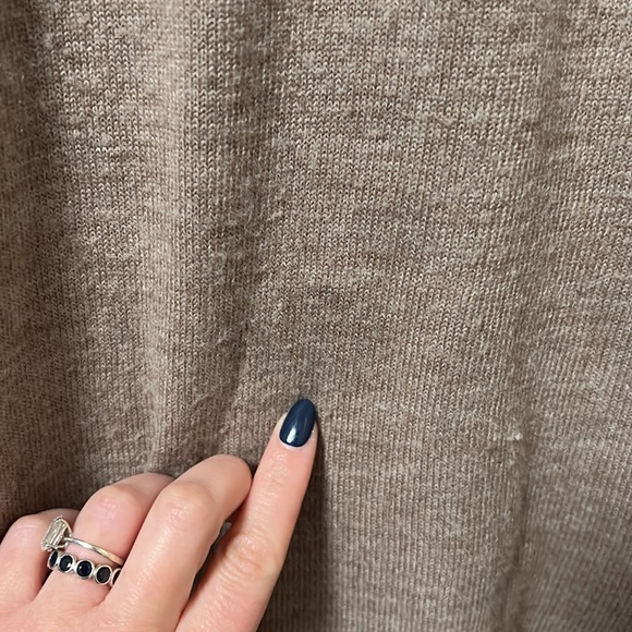 Tan sweater - Picture 2 of 5